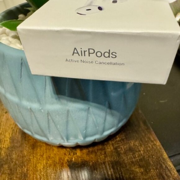 Apple AirPods 4 with Active Noise Cancellation - Picture 6 of 6